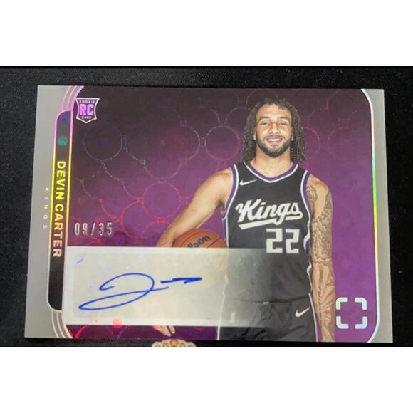 2024-25 Panini Photogenic Rookie Autographs Devin Carter Groovy /35 - Picture 1 of 2